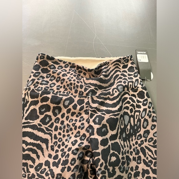 Bally total fitness leopard mash cinder size M. - Picture 2 of 5